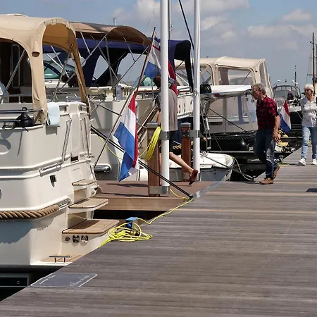 Hotel na wodzie 2 Bedroom Stunning Ship In