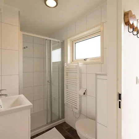 2 Bedroom Stunning Ship In Botel