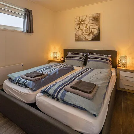 Botel Nice ship-boat in Aalsmeer with 2 Bedrooms&WiFi Aalsmeer